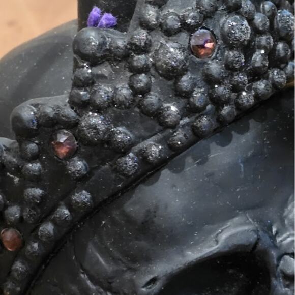 Maisey Mae Queen Black Skull Soap Dispenser – NEW - Picture 2 of 3